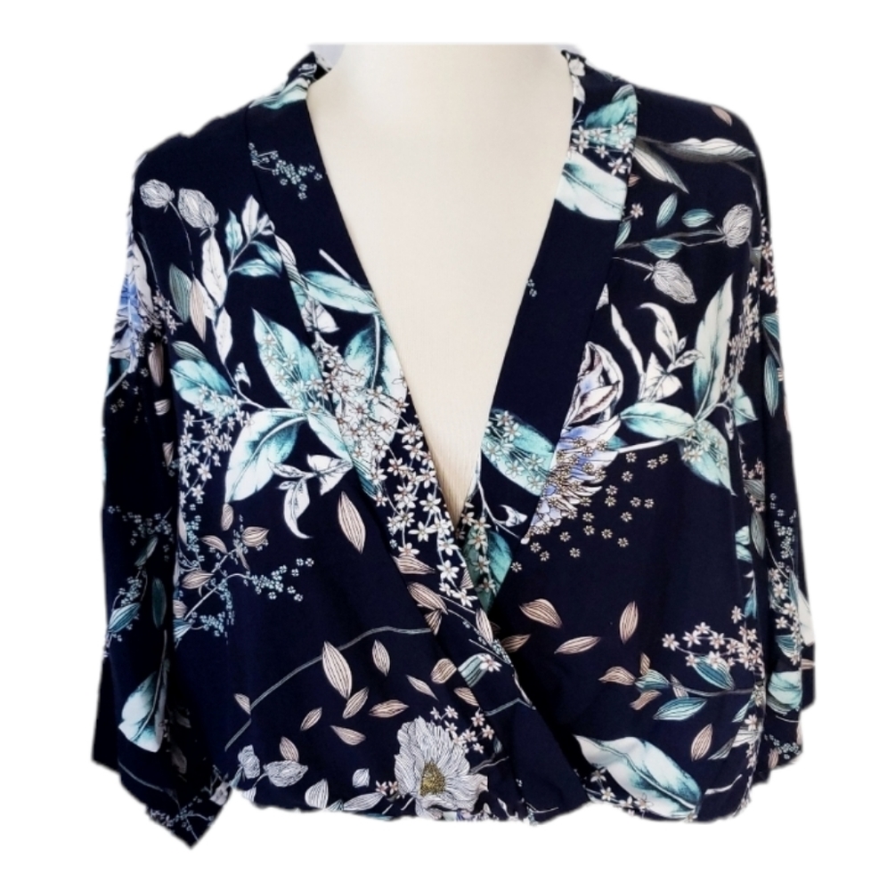 Ladies Ginger G Small Navy blue flowered crop top NWT [108]